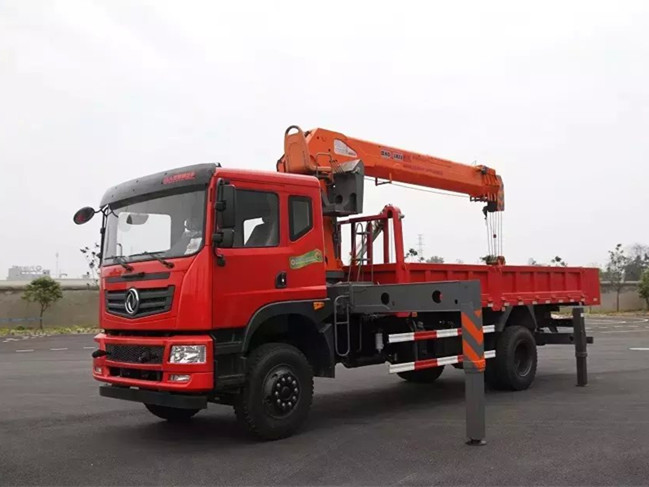 東風(fēng)D701(可裝3.2~8噸吊機)隨車吊帶自卸