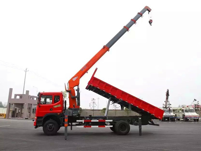 東風(fēng)D701(可裝3.2~8噸吊機)隨車吊