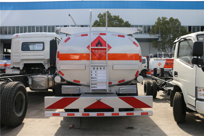 國五東風(fēng)5噸小型加油車 國五東風(fēng)5噸小型加油車