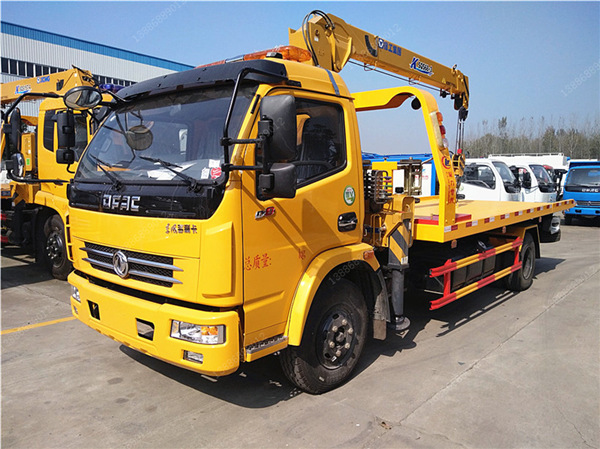 東風多利卡帶吊一拖二清障車