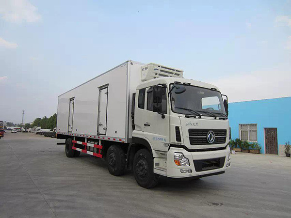 東風(fēng)天龍9.4米貨廂冷藏車(chē)