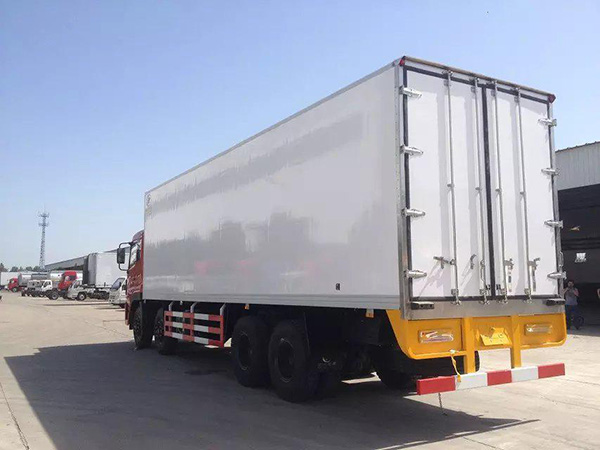 東風(fēng)前四后八9.4米冷藏車