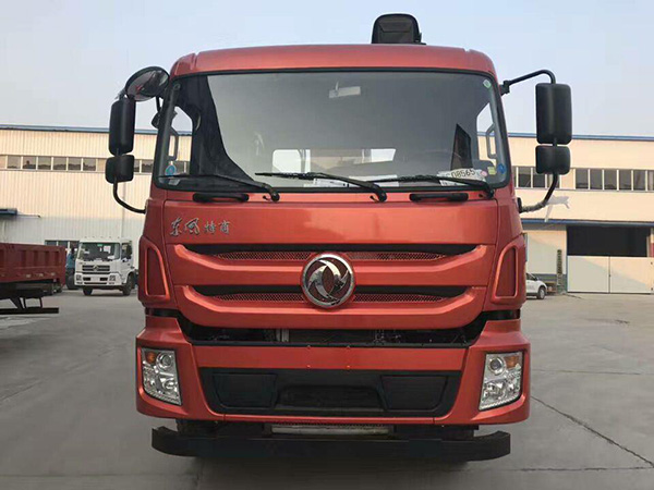 東風(fēng)后雙橋8.5米隨車吊 東風(fēng)后雙橋8.5米隨車吊