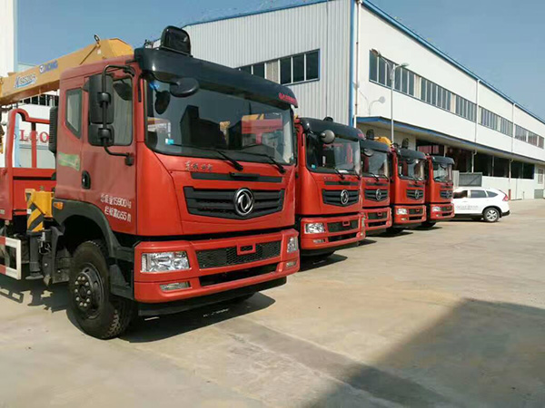 東風(fēng)征夢8.5米隨車吊