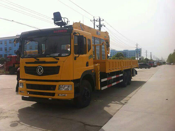 東風(fēng)征夢后八輪8.5米隨車吊 東風(fēng)征夢后八輪8.5米隨車吊