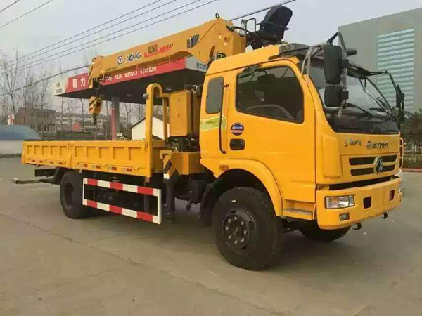 東風廂長5.1米隨車吊 東風廂長5.1米隨車吊