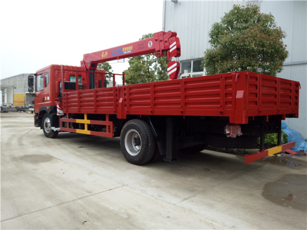 東風(fēng)多利卡長(zhǎng)興5噸隨車(chē)吊 東風(fēng)多利卡長(zhǎng)興5噸隨車(chē)吊