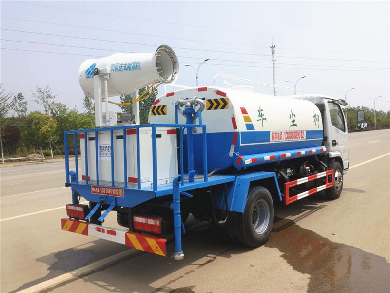 東風(fēng)多利卡藍(lán)牌霧炮車