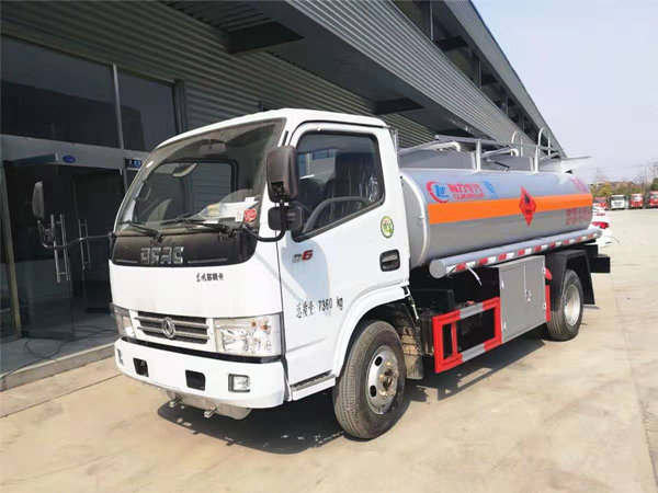 東風多利卡D6加油車配置參數(shù)，5噸加油車報價