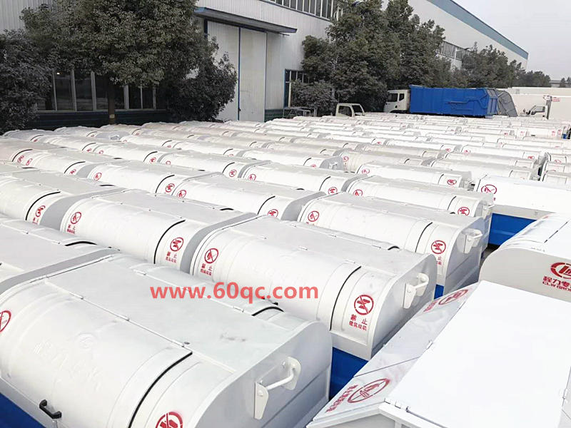 勾臂式垃圾車大量成品垃圾箱