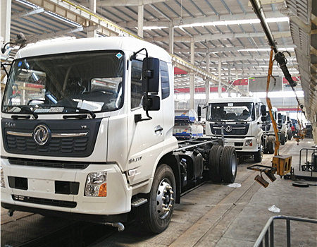 程力標準化灑水車流水線生產制造