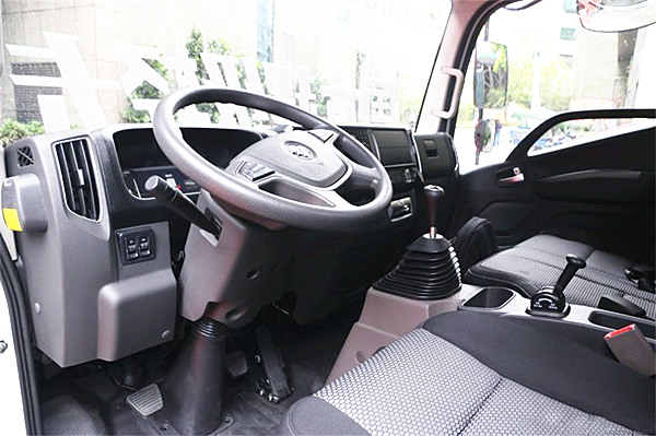 福田歐馬可藍(lán)牌國(guó)六冷藏車